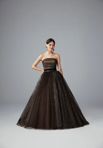 写真：タカミブライダルのドレス一例