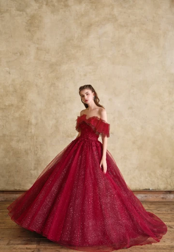 写真：タカミブライダルのドレス一例