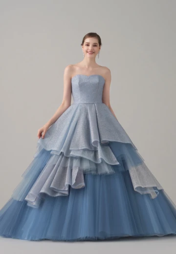 写真：タカミブライダルのドレス一例