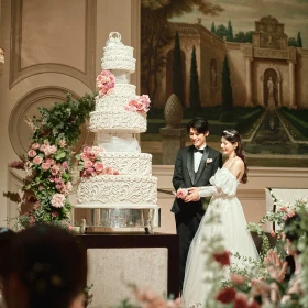 ウエディングケーキ入刀の様子