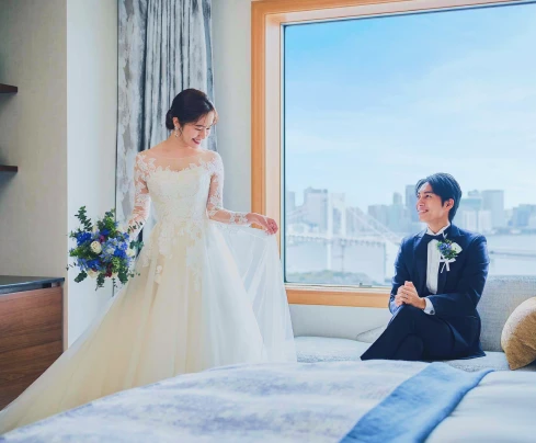 写真：お部屋でゆったりと支度する様子