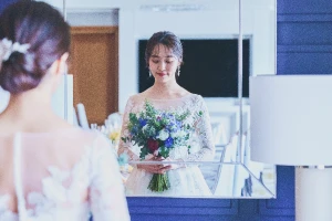 写真：お部屋でゆったりと支度する様子